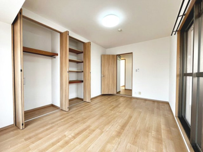 【洋室】 | ローレルスクエア和泉中央B棟 | 最上階（１住戸のみ）♪プライバシーを守れるワンフロアの物件です！資料請求だけでもお気軽にお問い合わせください♪