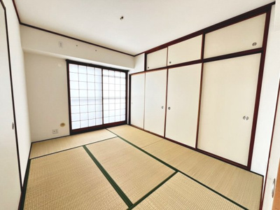 【和室】 | ローレルスクエア和泉中央B棟 | 【和室】一息つく時の癒しの空間や客間にも使えますね♪リビングの横にあるので、お子様のお昼寝場所にも良いですね♪