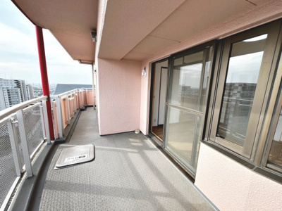 【バルコニー】 | ローレルスクエア和泉中央B棟 | 【バルコニー】開放感のあるバルコニーです♪お洗濯も楽々快適に干せますよ♪南西面バルコニーですので、洗濯物が良く乾きますね！