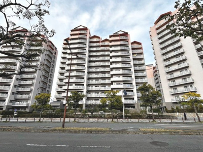 【外観】 | ローレルスクエア和泉中央B棟 | セブンイレブンまで徒歩８分！コスモスまで徒歩４分！ジョーシンまで徒歩５分！お買い物に便利な立地ですね！