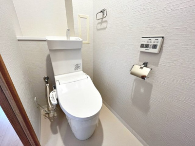 【トイレ】 | ローレルスクエア和泉中央B棟 | 【トイレ】温水便座洗浄便座ですので、寒い日も温かい便座で安心して使用していただけますよ！