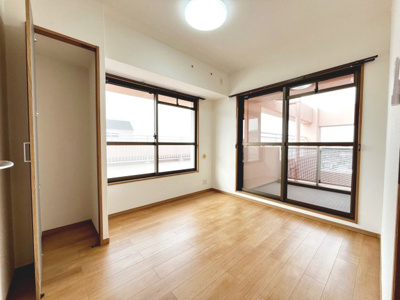 【子供部屋】 | ローレルスクエア和泉中央B棟 | 【３ＬＤＫの暮らしやすい間取り】子供部屋や趣味のお部屋も作れますね♪お急ぎの方にも嬉しい即入居可能ですよ！