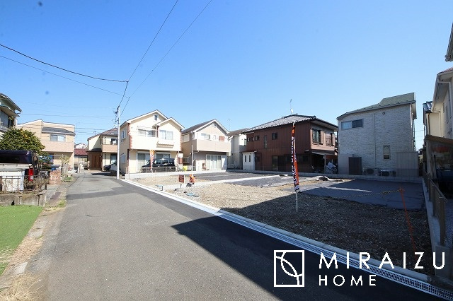 【外観】 | 運転が不安な方も安心な前面道路、きちんと幅員のある道路は女性にも安心です。整備されている道路は気持ちも良いですね♪
