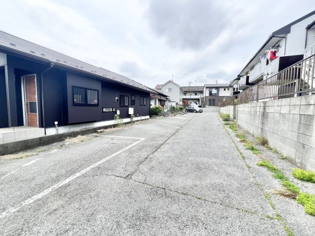 ロイヤル熊谷の駐車場