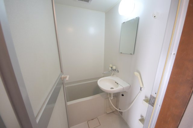 アイリスハイツ2号館の浴室