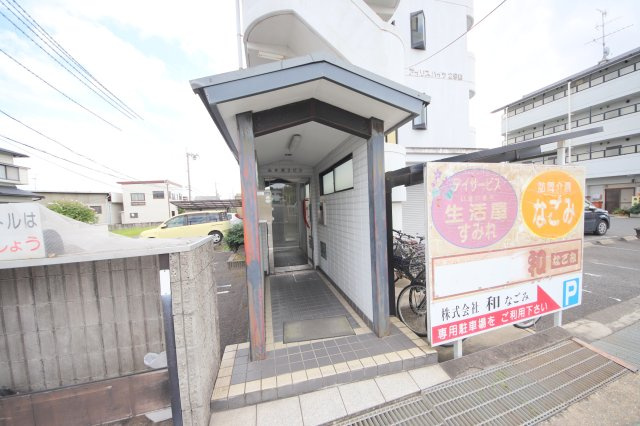 アイリスハイツ2号館のエントランス