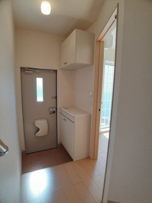 【玄関】 | ジェイドⅤ | 明るい玄関です