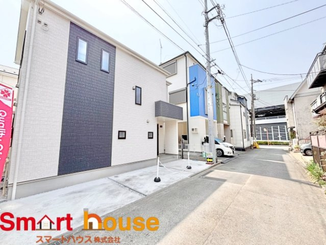 相模原市中央区千代田　新築2棟！の前面道路含む現地写真|お住まいの前面道路が広いと駐車が楽になり、陽当たりも遮られないので明るく居心地の良いお家になります♪