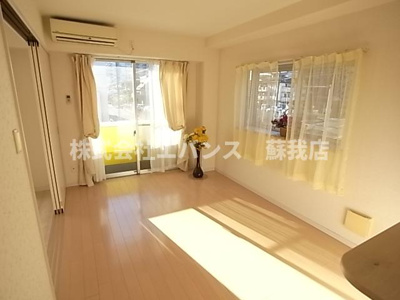 【居間・リビング】 | 栗林第7ビル | おしゃれな居間です