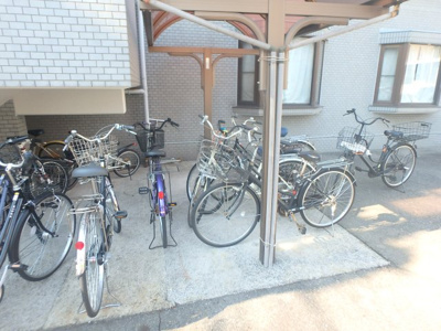 【その他共用部分】 | フローレンス門戸 | 屋根付き駐輪スペースです