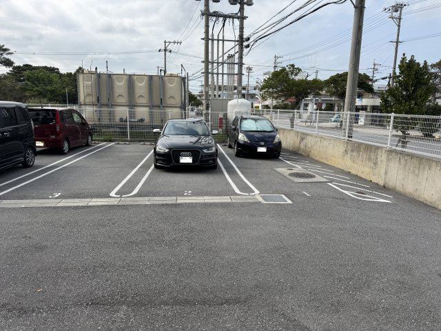 サンクオーレかりゆし知花の駐車場
