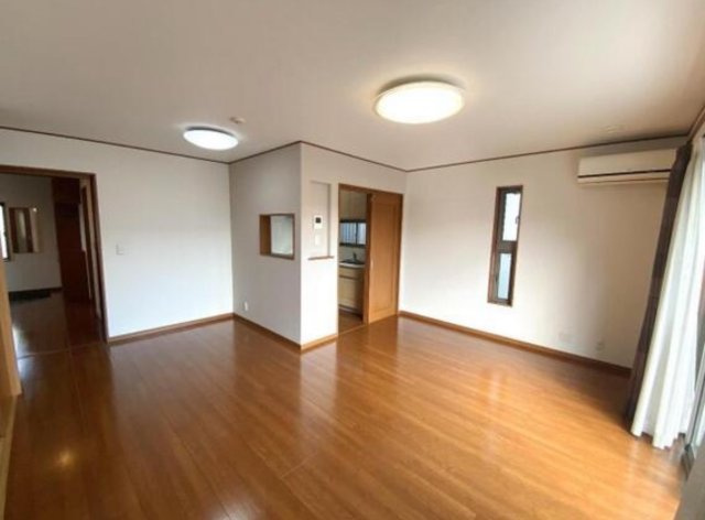 厚木市関口 サウナ付き戸建ての居間・リビング