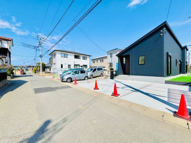 玉村斎田の前面道路含む現地写真|閑静な住宅地で駐車も楽々♪