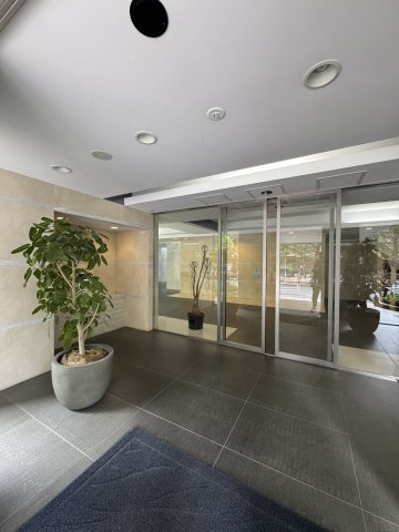 渋谷アインスのエントランス