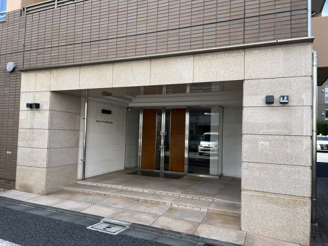 アルカーデン文京六義園のエントランス