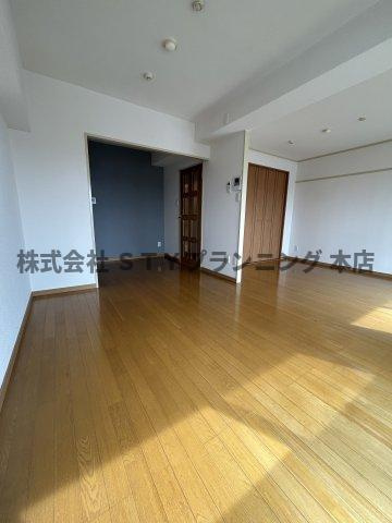 仲介手数料０円！満ビルの居間・リビング