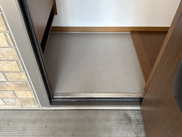 ハッピーロード佐土の玄関