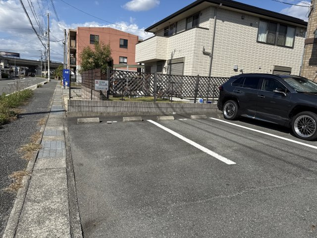 ハッピーロード佐土の駐車場