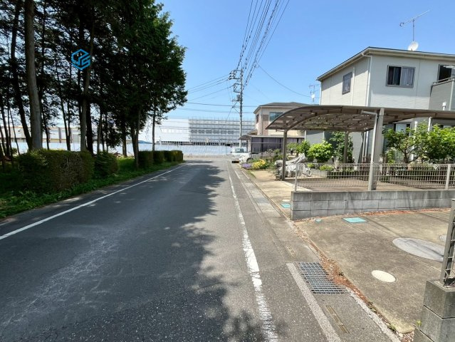 川越市笠幡　中古戸建の前面道路含む現地写真