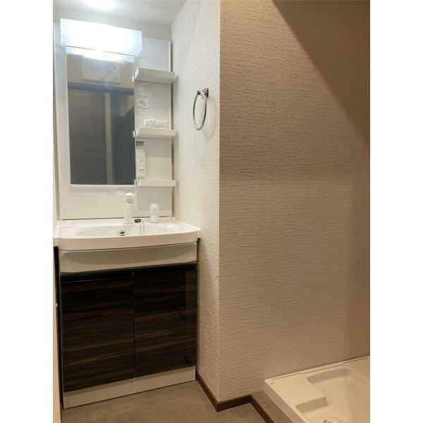 RESIDENCE花畑の洗面所|ゆったりとスペースのある洗面所♪
