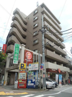 【外観】 | 鉄筋コンクリート造のがっちりとした建物。