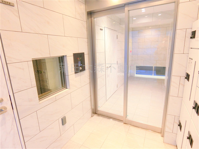 ベルシード蒲田Ⅱのエントランス|防犯カメラTVモニター付オートロック宅配BOXメールBOX管理人室　　エントランス