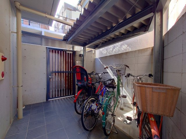 ローブの駐輪場|屋根付き駐輪場