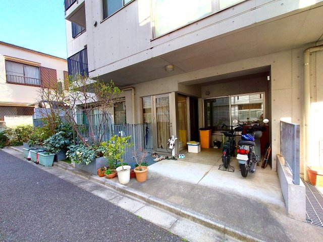 ローブの駐車場