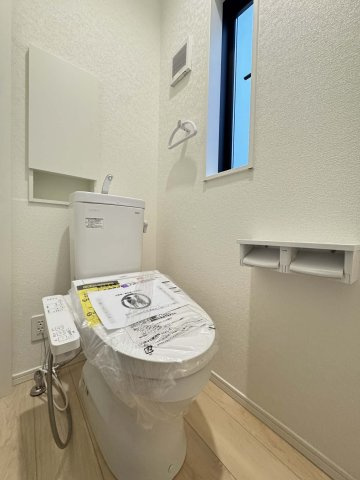 ■温水洗浄暖房便座
■1階、2階に設置
■奥までぐるーっとフチなしのお手入れカンタン仕様