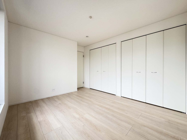 各居室に収納を備えました