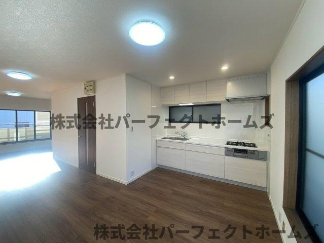 東田宮1丁目戸建の居間・リビング