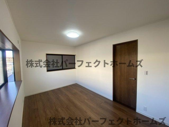 東田宮1丁目戸建の洋室|広々とした洋室です