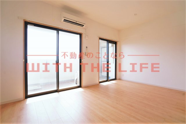 ルーチェ久留米駅前【10,000円キャッシュバック対象物件】の居間・リビング|こちらのリビングで趣味の時間をお楽しみください