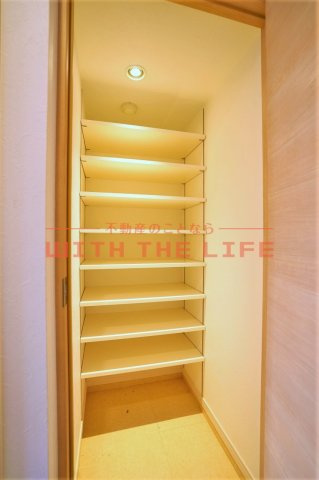 ルーチェ久留米駅前【10,000円キャッシュバック対象物件】の玄関|収納もある玄関です