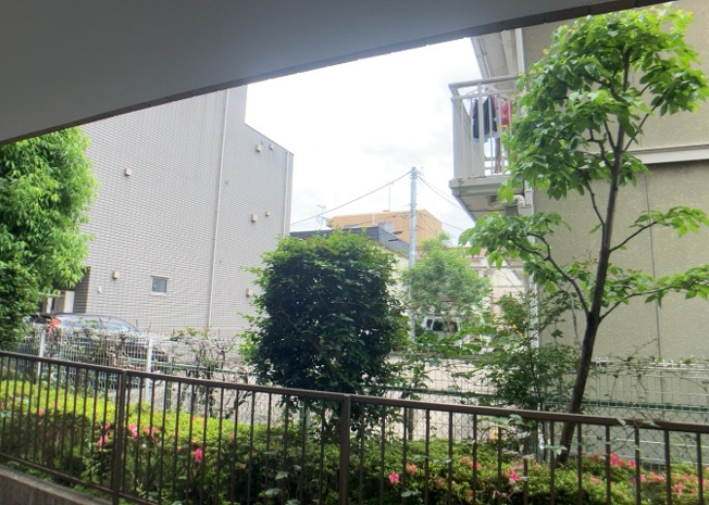 【展望】 | グレイス相模大野 | 眺望の良さを楽しめるダイニングキッチンで家族団らんの時間を過ごしてはいかがでしょうか。バルコニーから見える景色を家族で眺める時間は、時間が経つのを忘れてしまいそうですね。是非、現地を見に行きましょう！