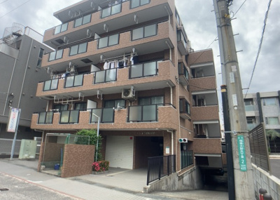 【現況写真】 | グレイス相模大野 | 外観はマンション管理がされているかの目安になります。築年数が古いと、壁面は劣化してひび割れが生じることも！建物が古びていても細かいところが修繕されていると、きちんと管理されているなぁと感じるでしょう。