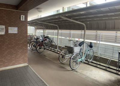 【駐輪場】 | グレイス相模大野 | マンションの駐輪場は、事前に空きがあるか確認を取ると安心です。せっかく入居したのに駐輪スペースがない！なんてことになったら大変ですよね。そこで、内見時や購入前にはまず事前に確認しておくと良いでしょう。