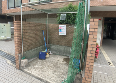 【設備】 | グレイス相模大野 | 共有部分は、住民なら誰もが使える設備のこと。例えば駐車場やエレベーター、インターネット設備、セキュリティ設備などがあります。他にも、マンションの廊下・外部階段やエントランス・ゴミ置き場などがあります。