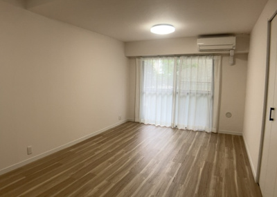 【居間・リビング】 | グレイス相模大野 | リビングの間取りの種類は大きくわけてリビングとダイニングが別になっているタイプ、リビングダイニング一体型です。どちらも一長一短ですので、家を選ぶ時はその両面をチェックして決めるようにしましょう。