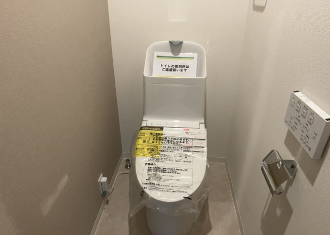 【トイレ】 | グレイス相模大野 | トイレは大きさや形、機能、抗菌性などが異なる多種多彩なタイプが各メーカーから出ています。それぞれに良さがあるため、事前にどういったタイプのトイレがいいのかをご家庭内で決めて、内見に行くといいでしょう。