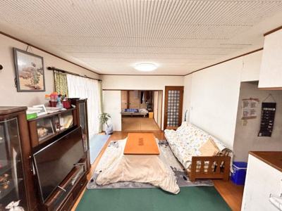 【居間・リビング】 | 陽だまりの丘で育むあたたかな家族時間　熊本県東区戸島本町 | 和室を開放すれば更に開放的で風通しの良い空間に