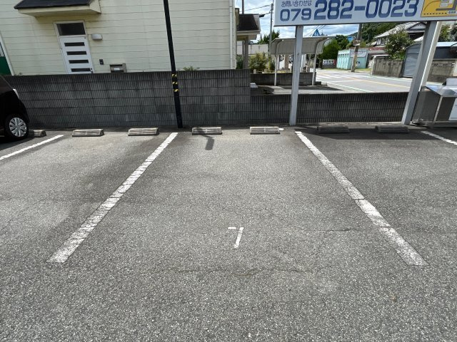 ラフォルテの駐車場