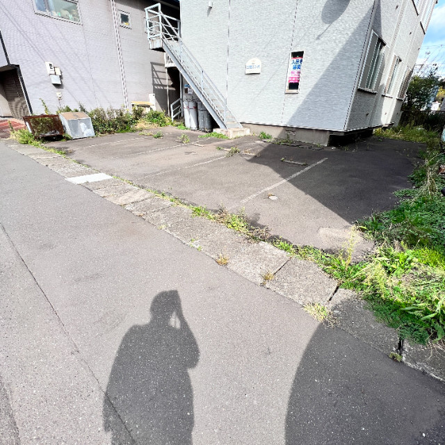 コスモスコーポの駐車場