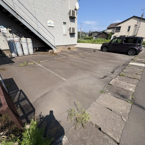 コスモスコーポの駐車場