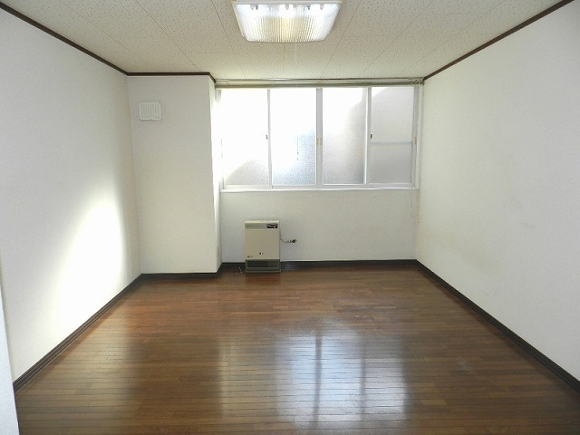 コスモスコーポの居間・リビング