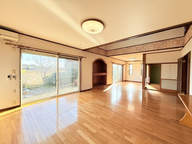 鉾田市飯島中古住宅の居間・リビング