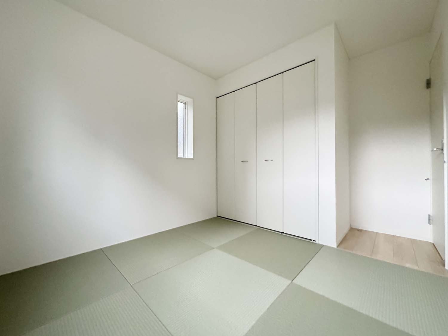 耐震+制震の家 手城町2丁目：住宅性能取得物件 2号棟 手城小徒歩12分の和室|居室として、不意のお客様の対応など畳のお部屋が活躍します。
