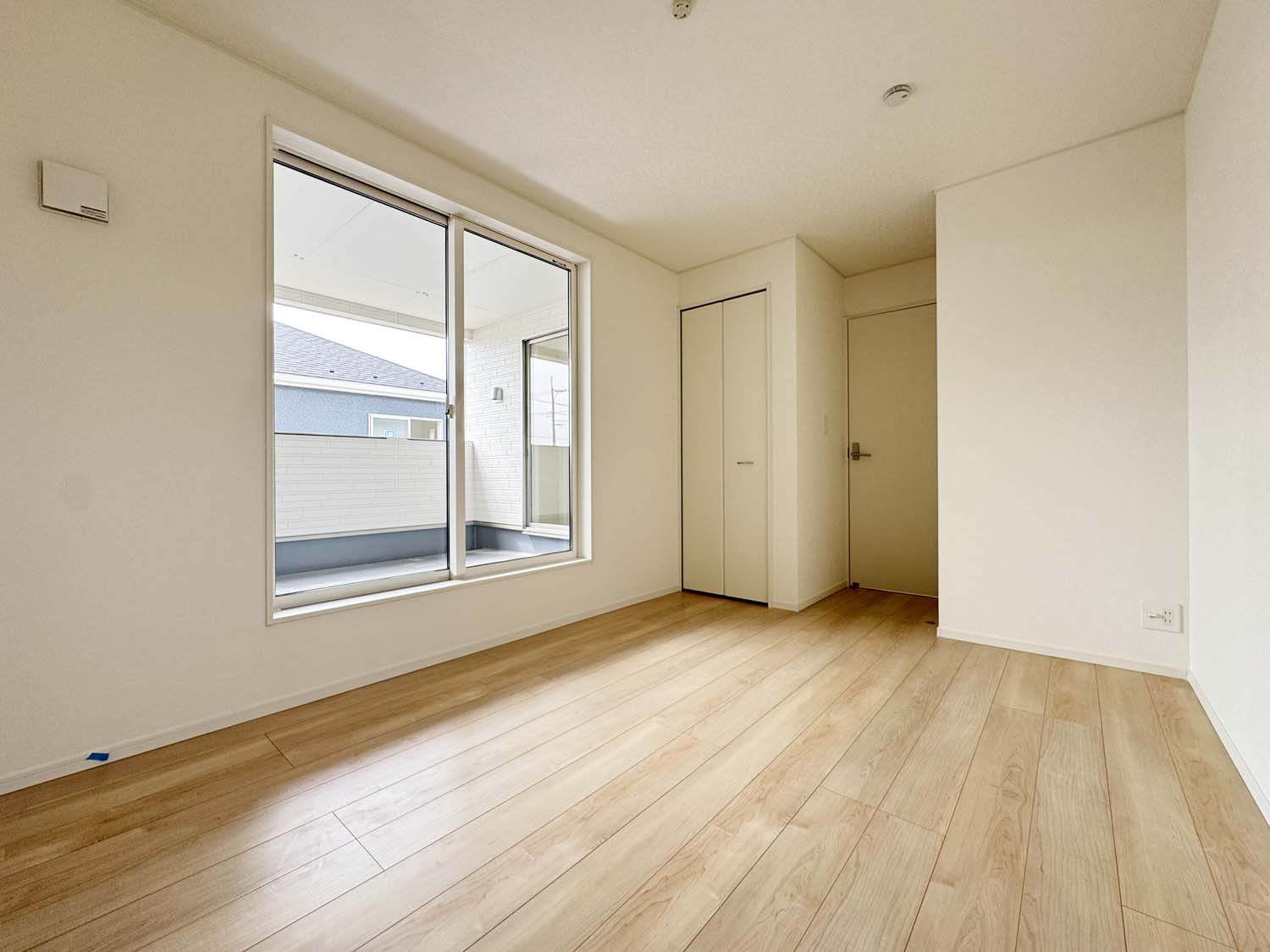 耐震+制震の家 手城町2丁目：住宅性能取得物件 2号棟 手城小徒歩12分の洋室|各居室に収納を備えました