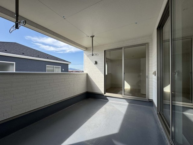 耐震+制震の家 手城町2丁目：住宅性能取得物件 2号棟 手城小徒歩12分のバルコニー|雨の日も安心！インナーバルコニー