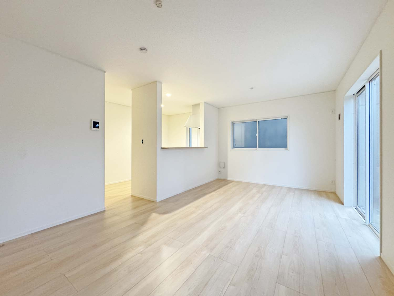 耐震+制震の家 手城町2丁目：住宅性能取得物件 2号棟 手城小徒歩12分の居間・リビング|広々ＬＤＫ 
